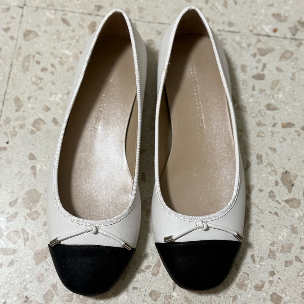 Chic Two-Tone Ballet Flats